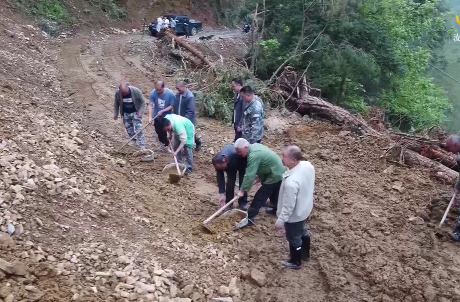 干群齐心除塌方 为民服务解难题