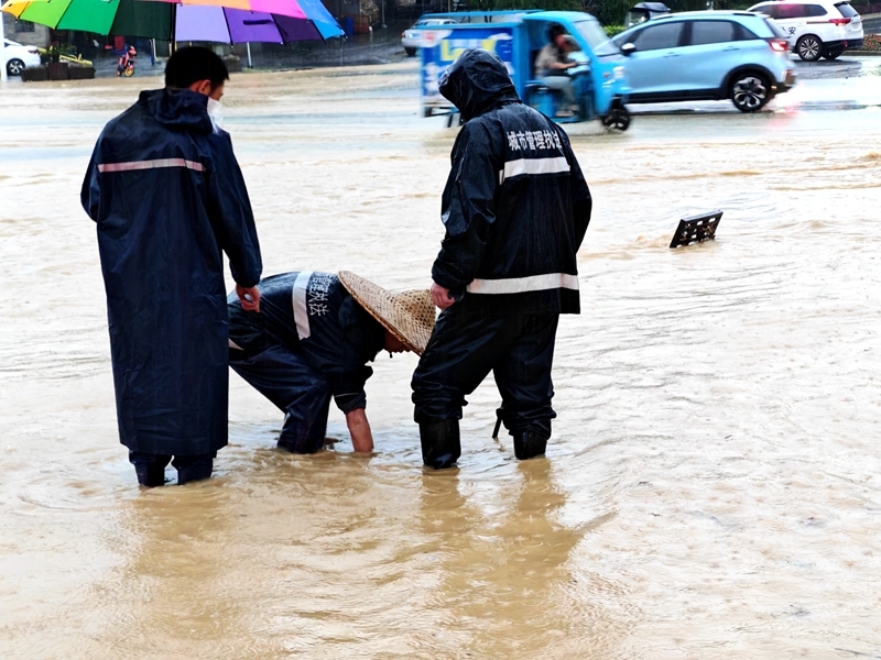 县城管局：守护城市  “雨”你同行