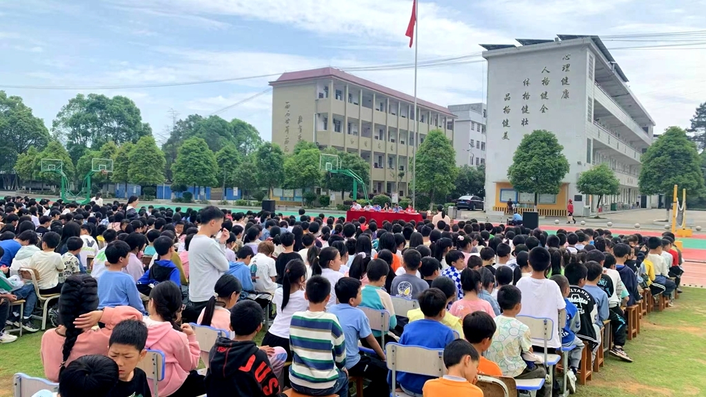 校园“法治讲座”增强学生法治意识