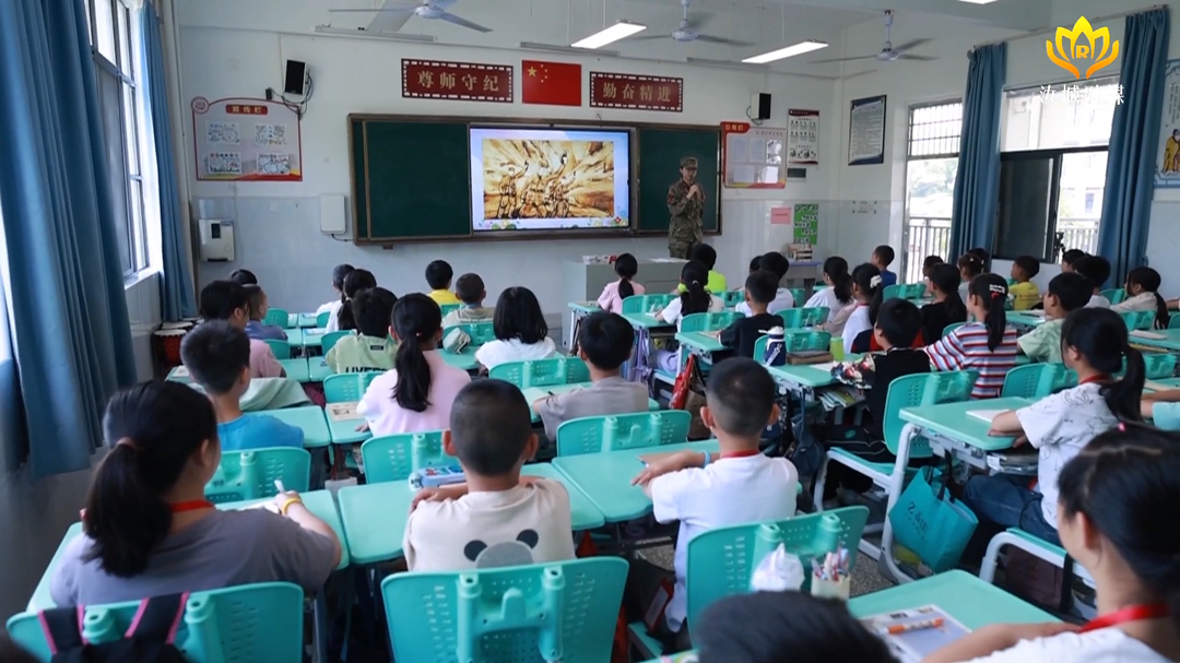 国防教育进校园 红色故事润童心