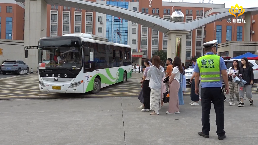 初中学业水平考试顺利开考 我县13212名学子参加考试