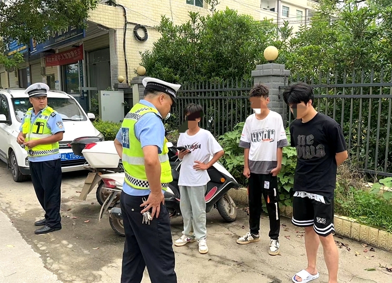 汝城：严查暑期未成年驾驶摩电车的交通违法行动