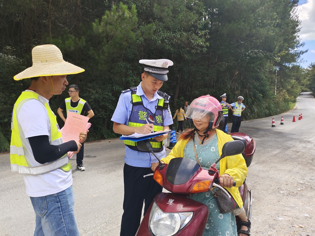 汝城县多部门联动开展乡镇道路交通安全执法整治行动