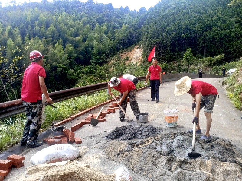 南洞西边山村：干群同心齐抓灾后重建