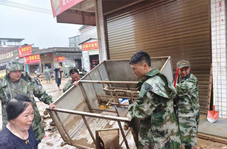 大坪镇：民兵应急队支援抗洪救灾