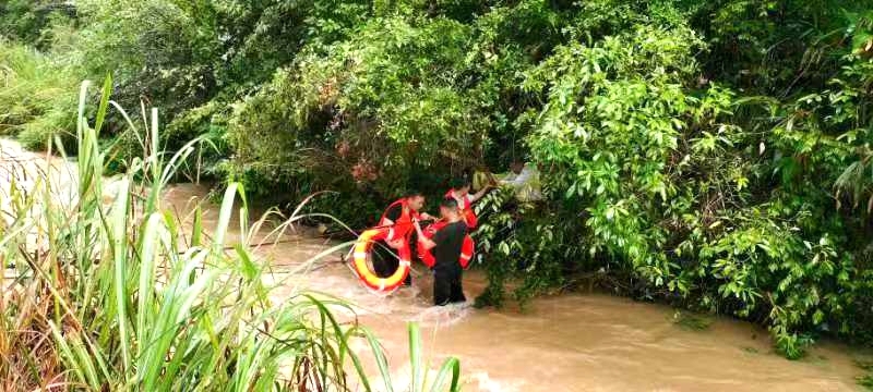 延寿瑶族乡： 民兵出征为人民