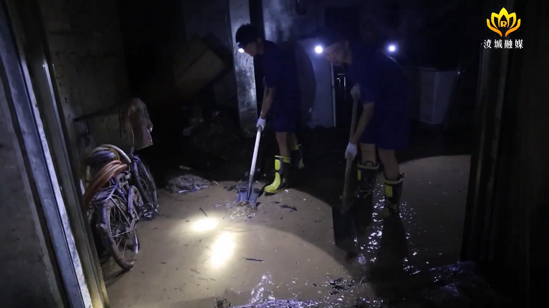 众志成城 防汛抗洪︱汝城消防主动请缨 靠前服务清淤除患解民忧
