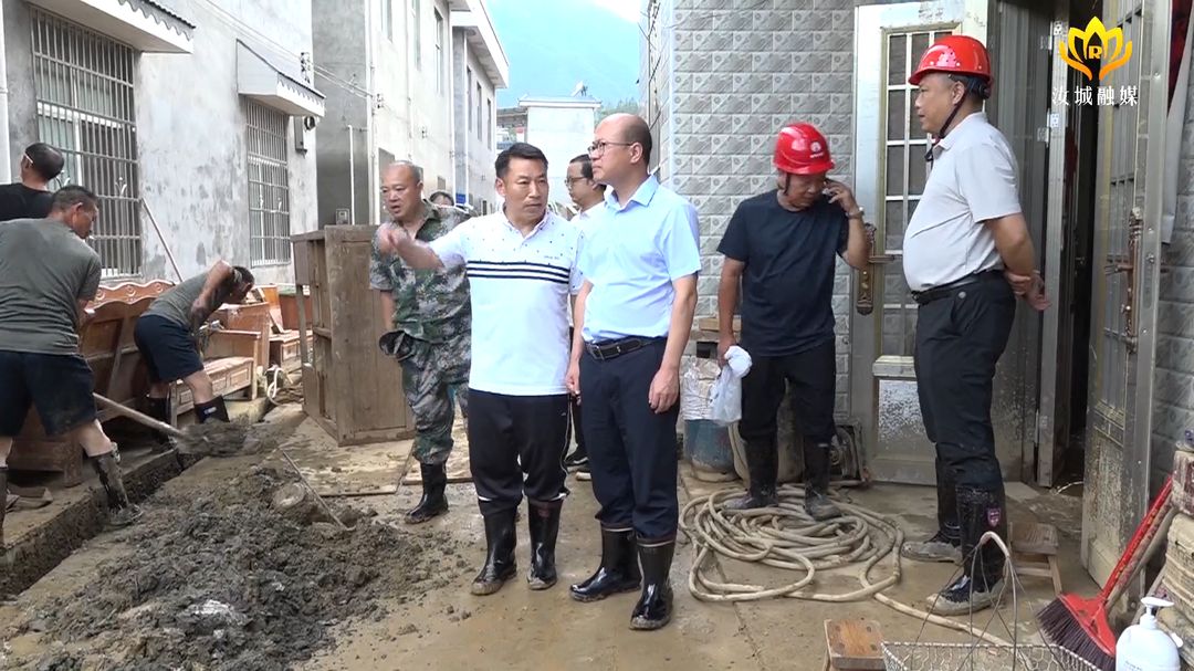 众志成城 防汛抗洪︱文建军到暖水镇、南洞乡调度指导灾后恢复工作