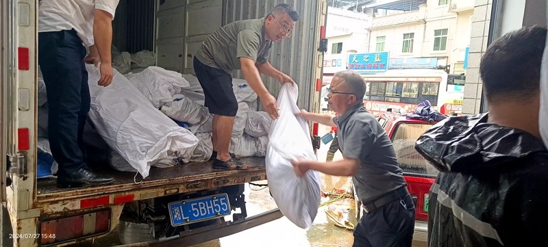 县民政局：迅速响应 全力推进灾后重建工作