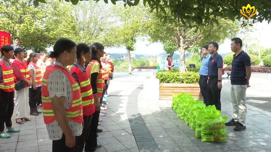 夏日送清凉 关爱暖人心