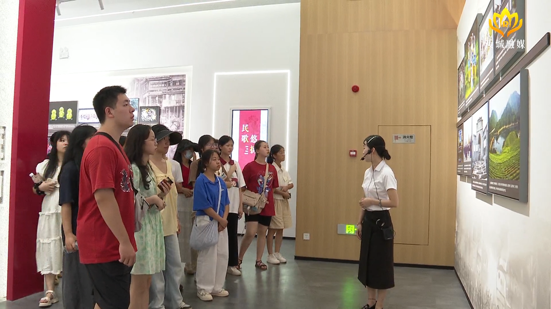 上好“思政课” 当好“大学生”