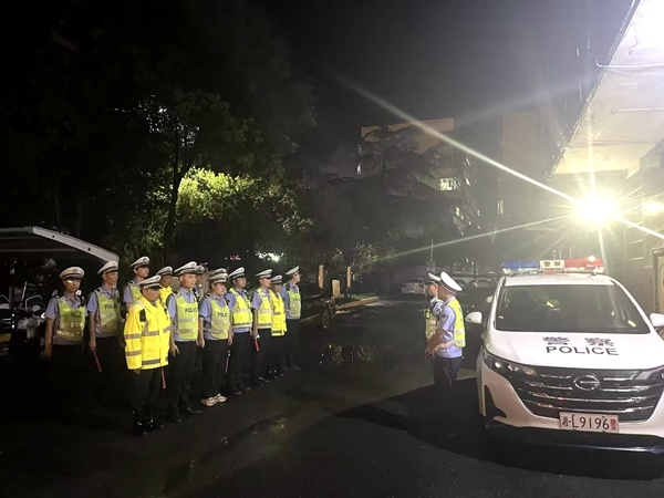 汝城：夜查酒驾“不停歇”  守护交通安全不放松