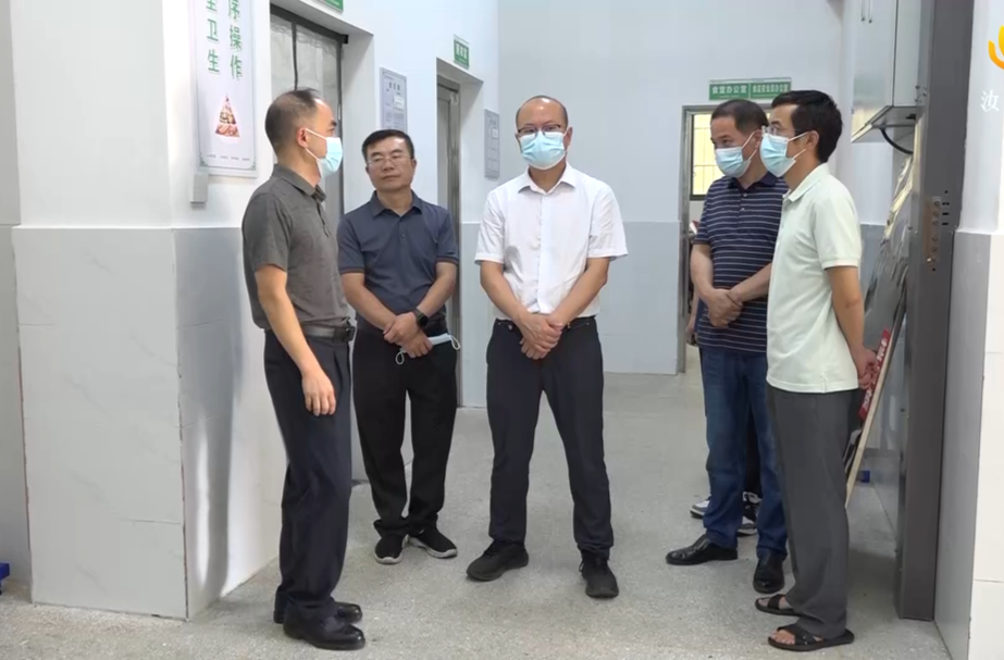 文建军督导检查校园食品安全工作