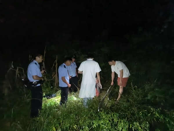 紧急救援！沙洲派出所深山救出昏迷老人