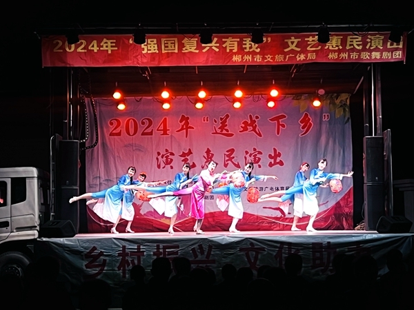 延寿瑶族乡：小舞台演出惠民大戏
