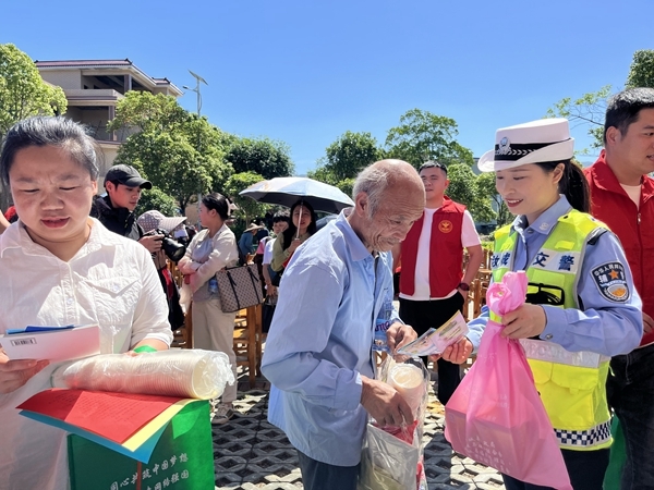 汝城：宣传不止步 共筑“平安路”