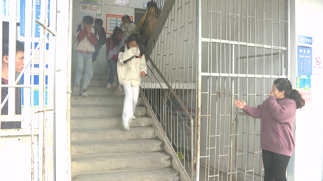 土桥镇：筑牢校园防火墙 演练护航保平安