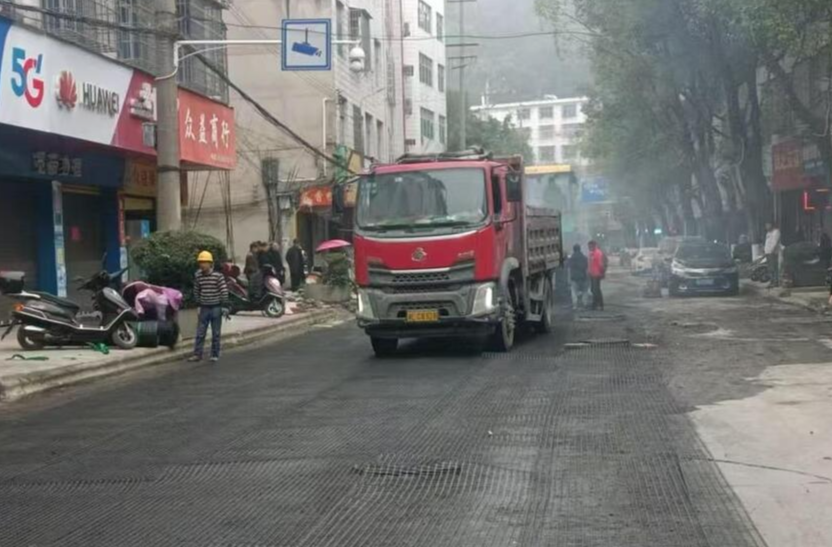 汝城县东西正街恢复沥青路面