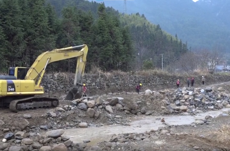 文建军调研重点建设项目开复工情况