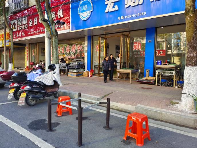 向违法占车位说“不”，守护公共停车资源