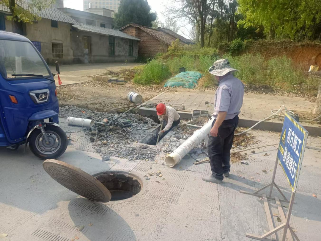 汝城县城管局及时整改城区积水路段 保障市民出行安全