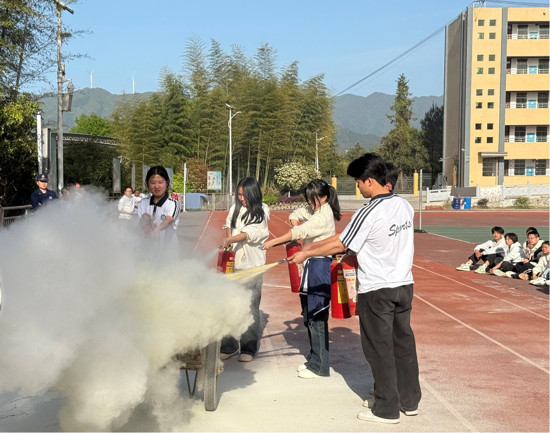 校园消防 “大练兵”：汝城三中筑牢安全 “堡垒”