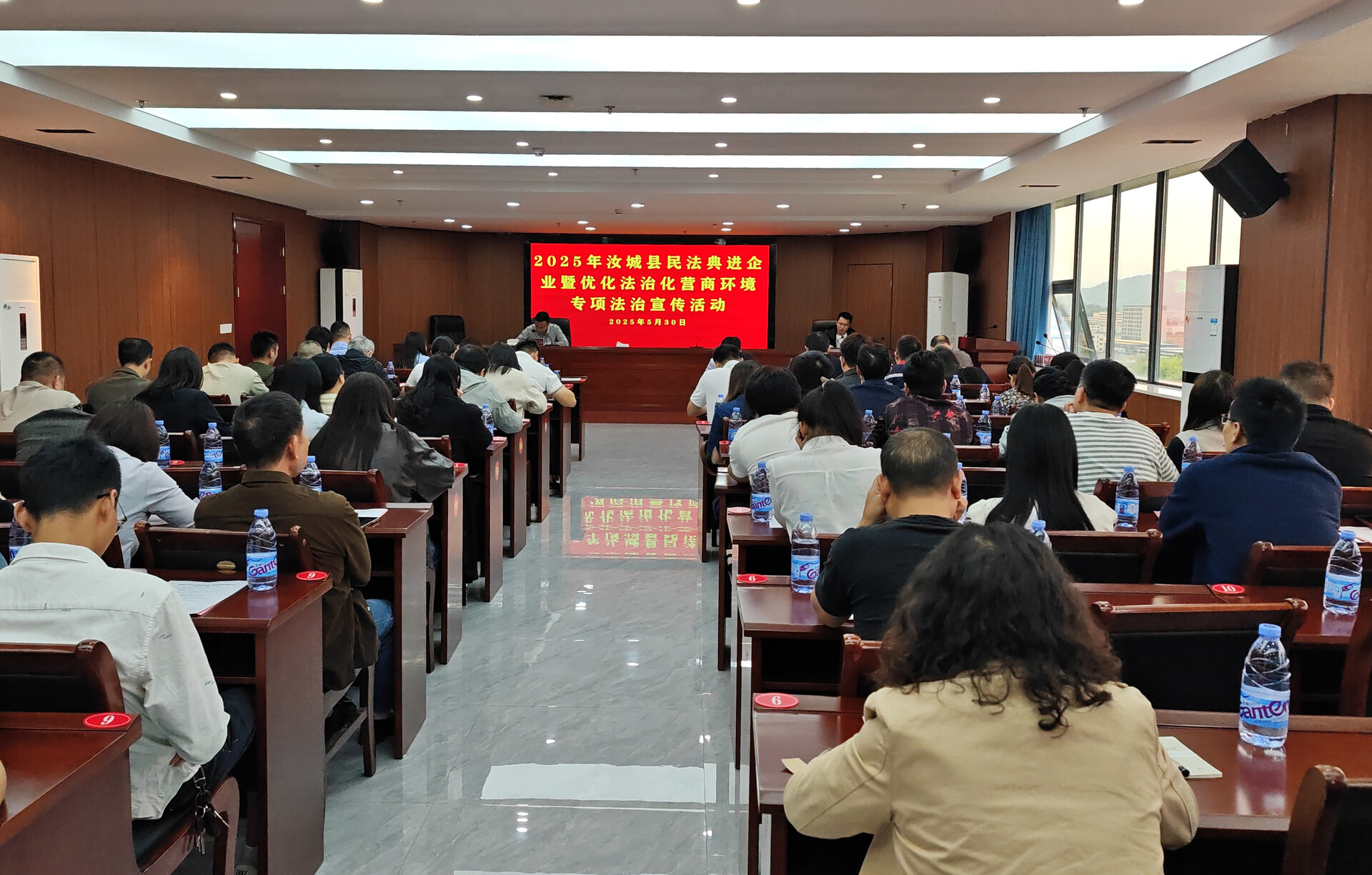 汝城多部门联合送法进企业，优化法治营商环境