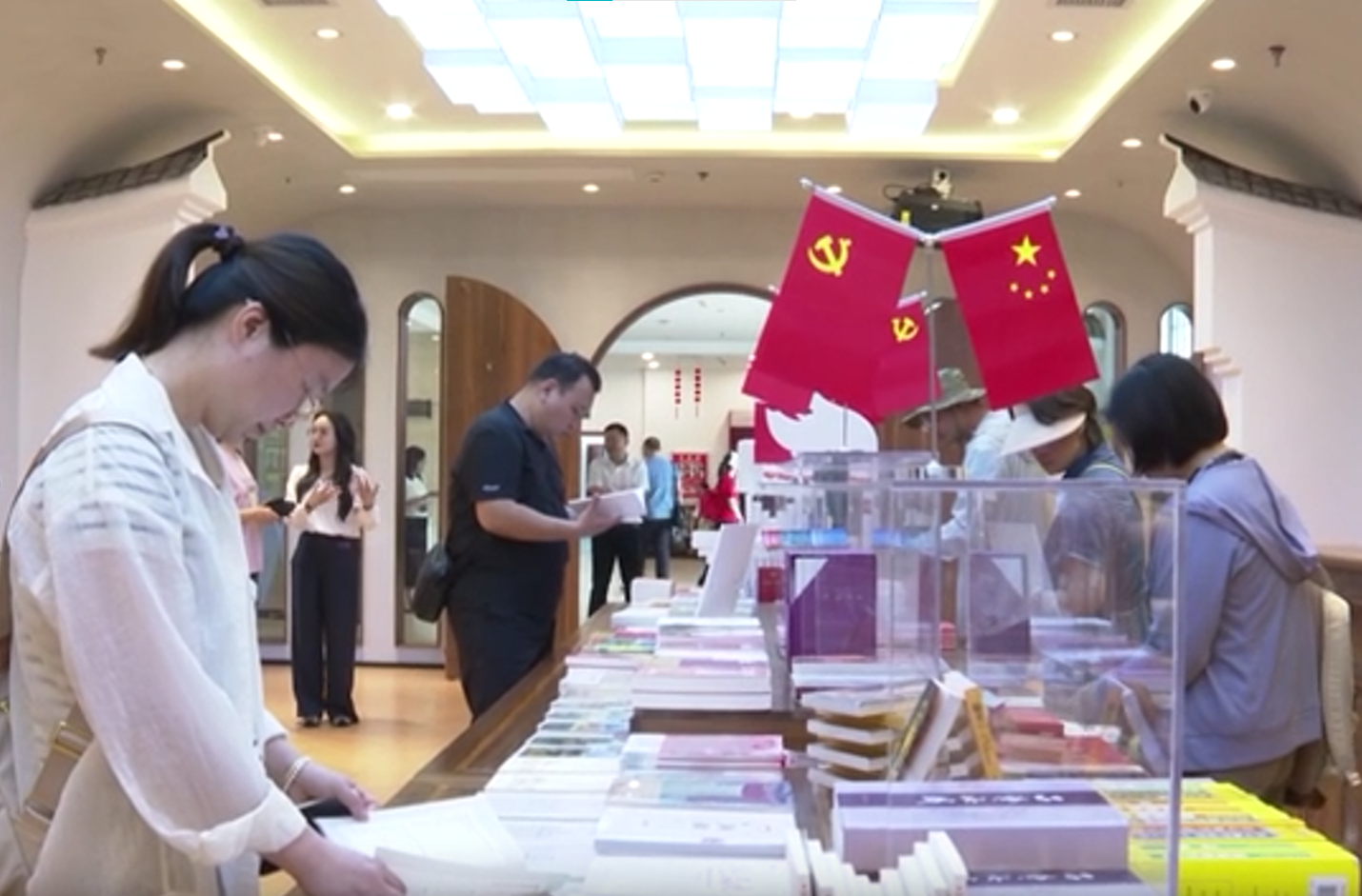 中国书刊发行业协会大中专教材发行委员会走进沙洲村