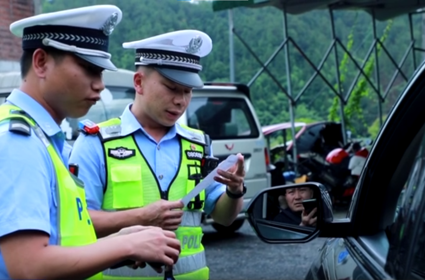 汝城交警常态化开展路检路查 保障道路交通安全