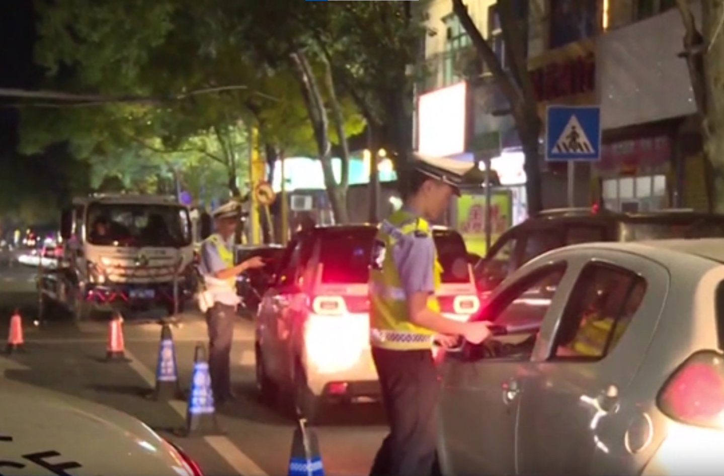 汝城交警夜查整治再"发力" 筑牢夏季交通安全防线