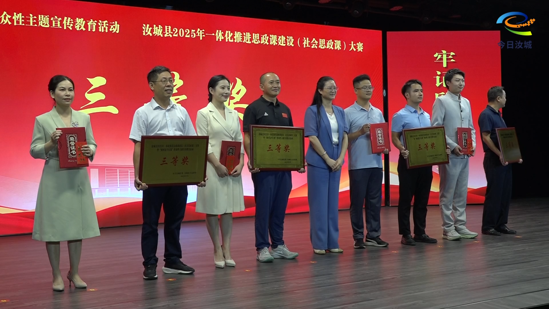 “社会人”站上讲台 “身边事”点亮课堂