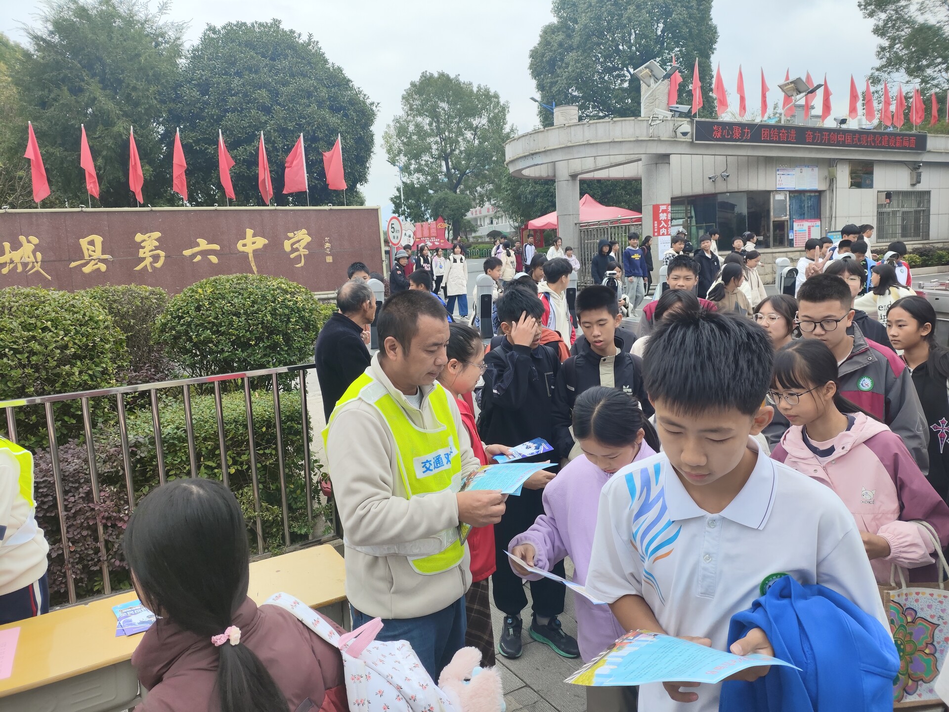 卢阳镇：交通安全宣传进校园 护航平安成长路