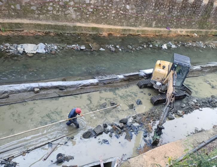 汝城：抢修加固城关河道河堤 筑牢群众安全防线