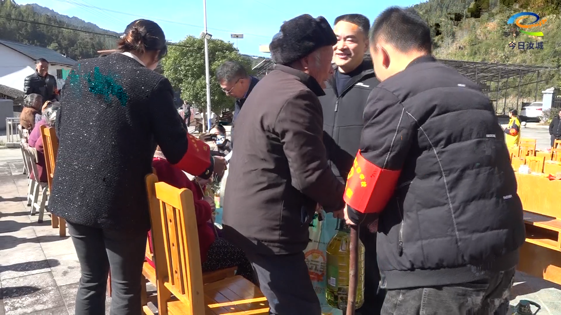 汇聚志愿力量 情暖高龄老人