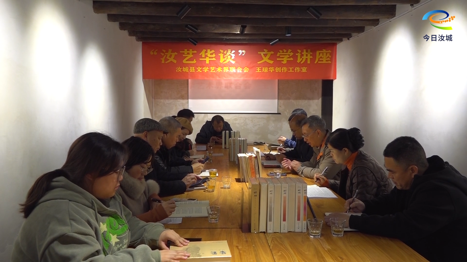 “汝艺华谈”文学讲座开讲