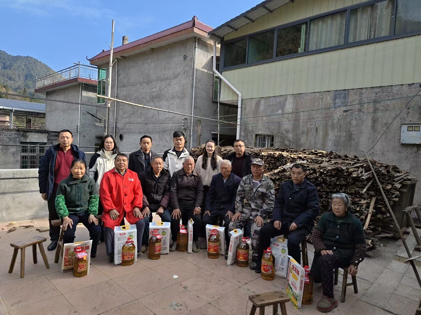 慰问传温情 发展显担当 ——汝城经开区企业走访慰问困难群众