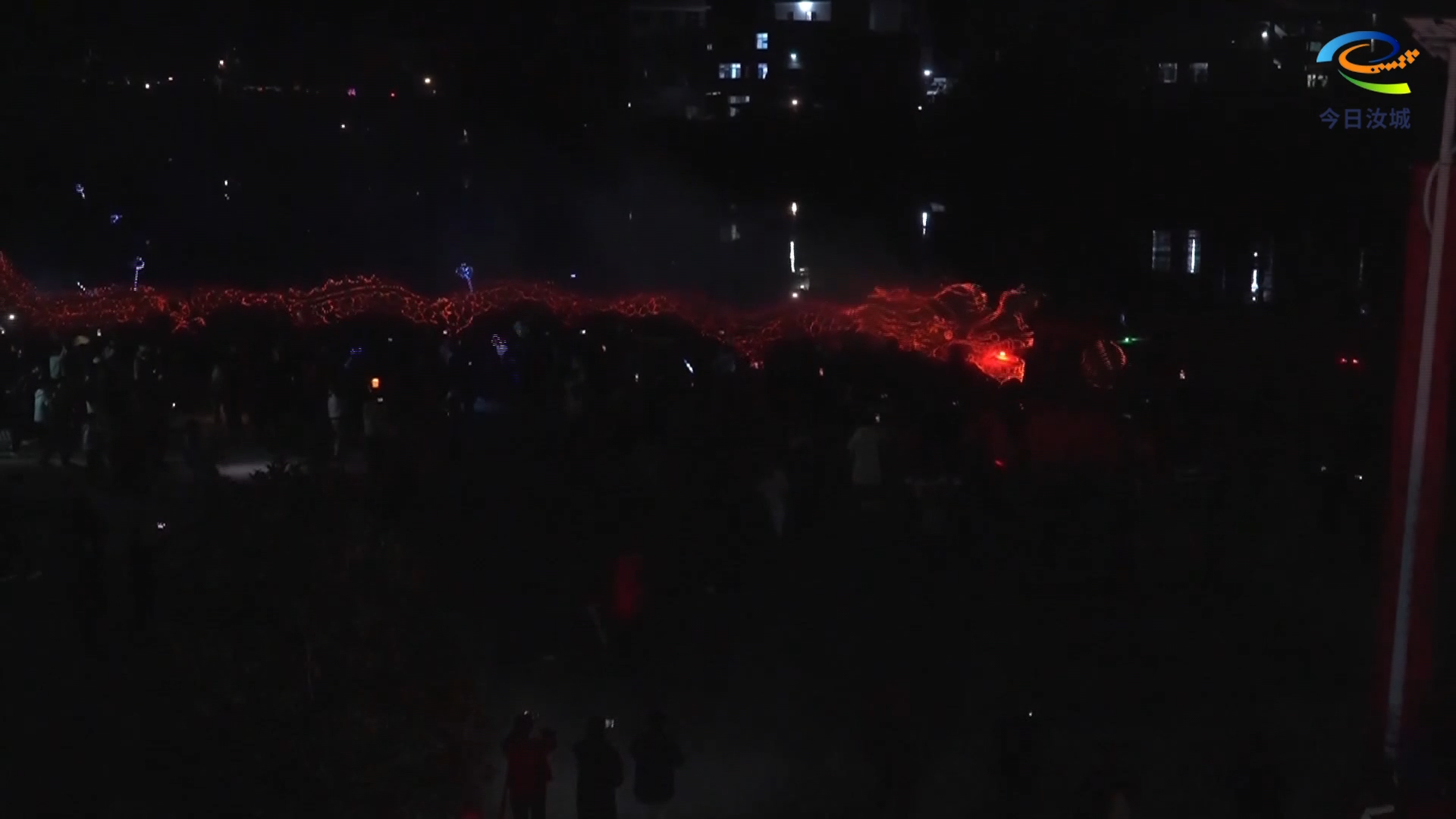 新春走基层•最火在汝城｜武汉200余名游客组团打卡汝城香火龙