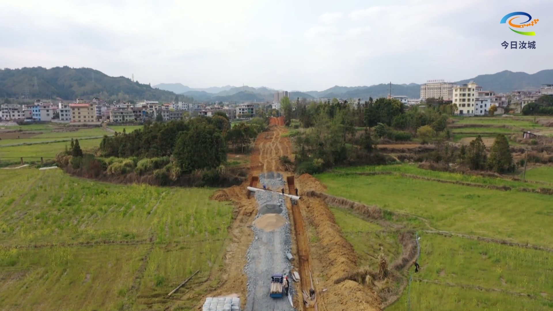 土桥镇：“教育路”开工建设 捐资筑就求学坦途