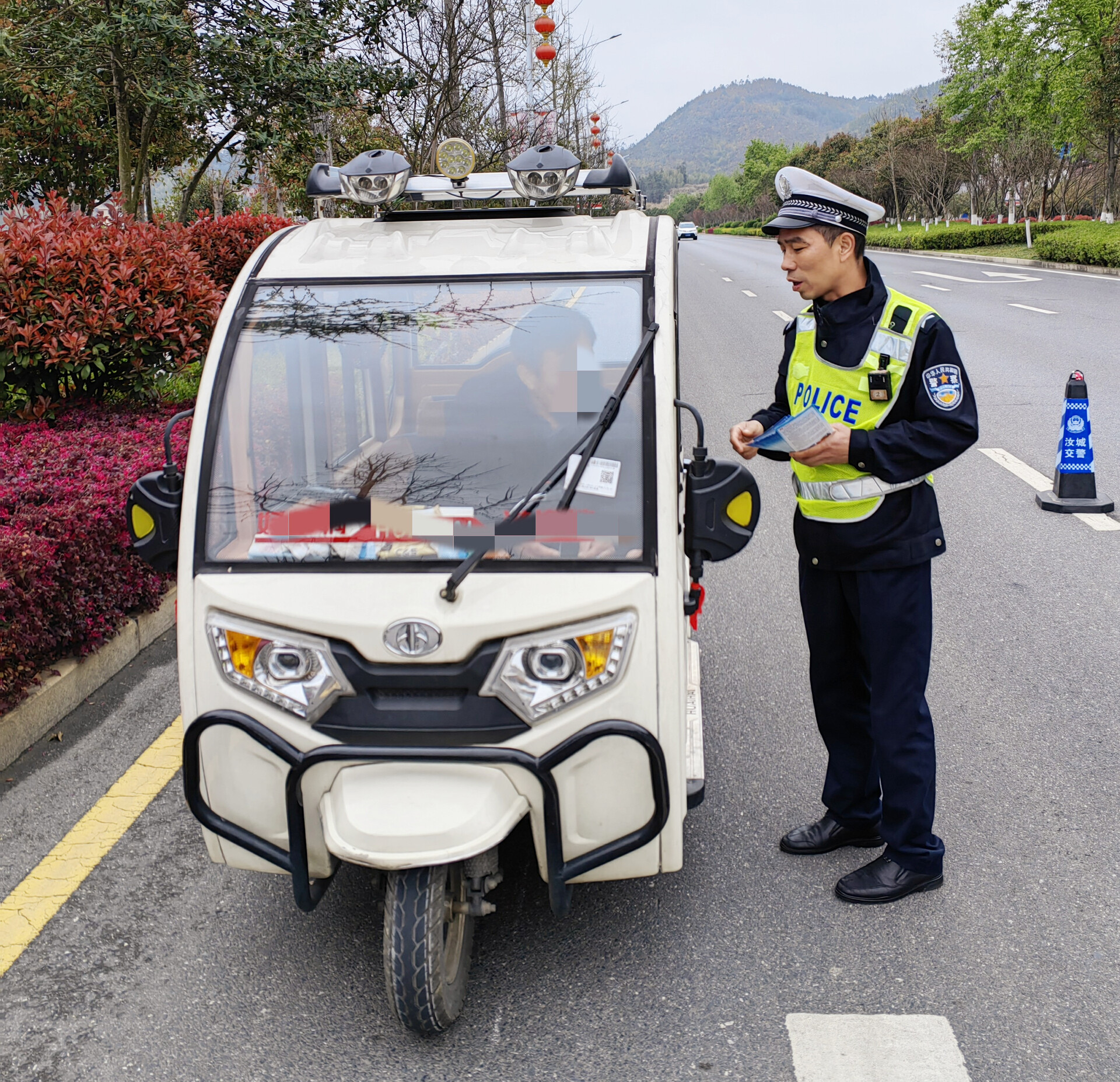 汝城：严查非法非标三四轮电动车 净化道路交通安全环境