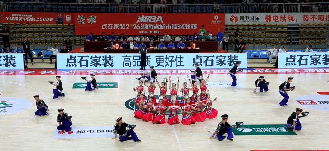 非遗“汝城豆根”舞热场，77:64郴州队拿下三连胜