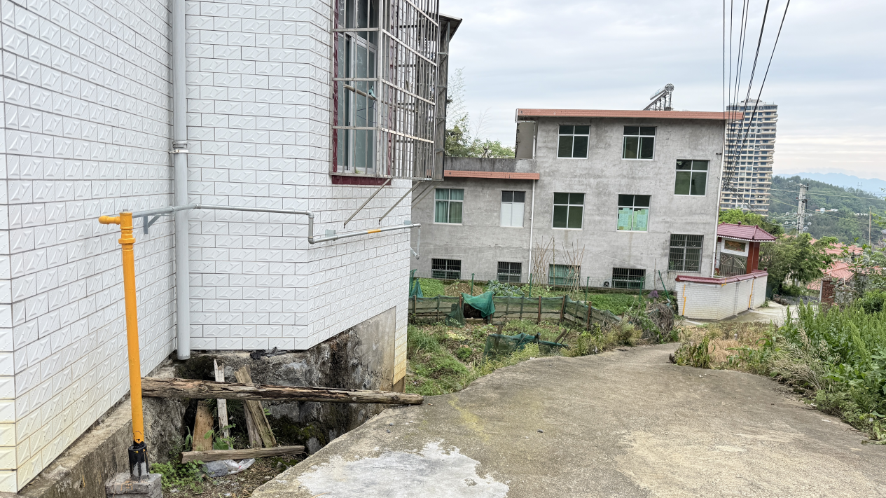 汝城城管靠前服务 磨刀村村民用上“放心气”