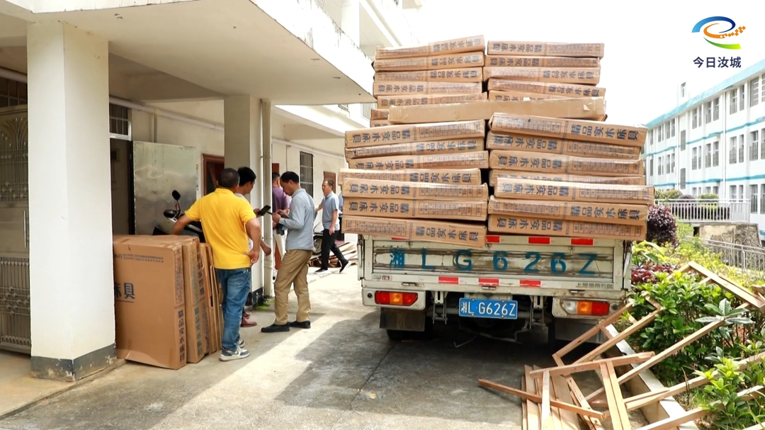 树立和践行正确政绩观︱南洞乡暖心捐赠93张教师床铺   让乡村教育“住”得安心