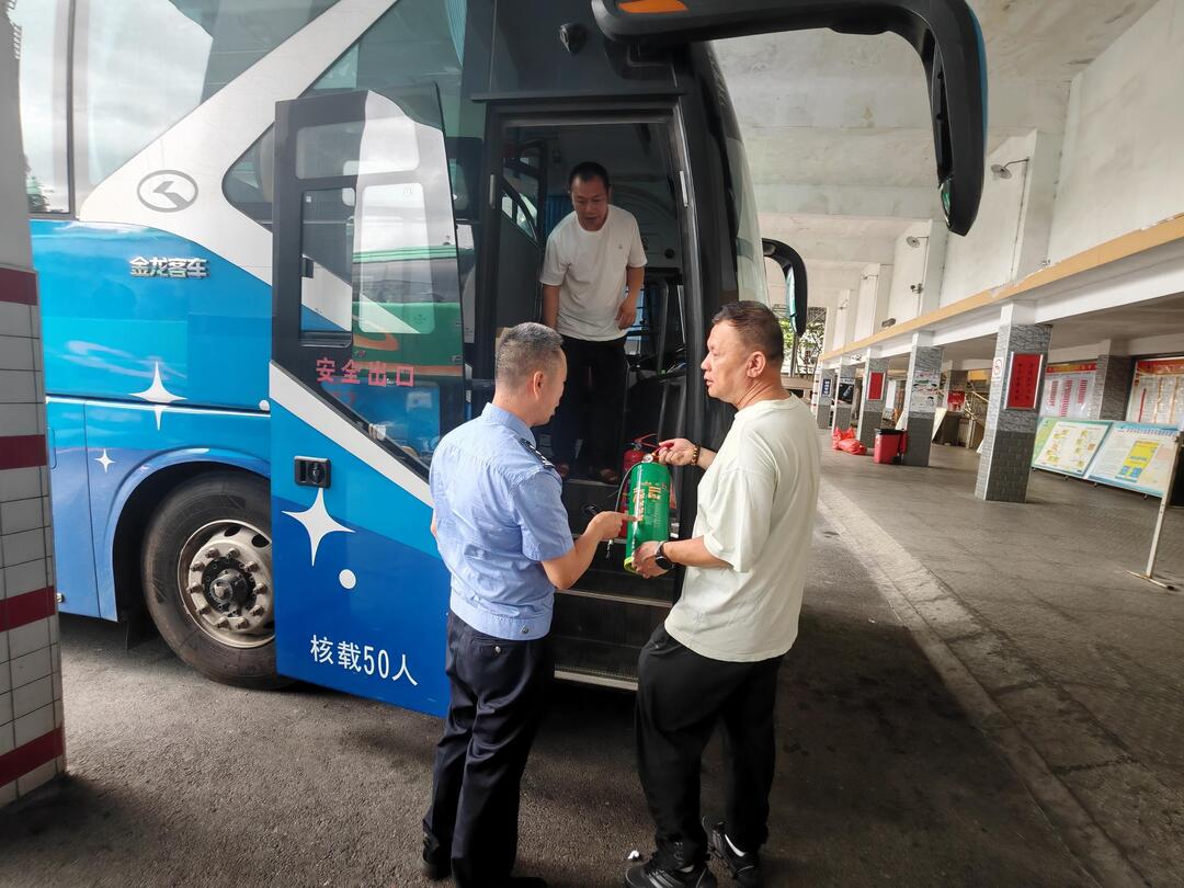 汝城交警开展夏季交通安全大检查