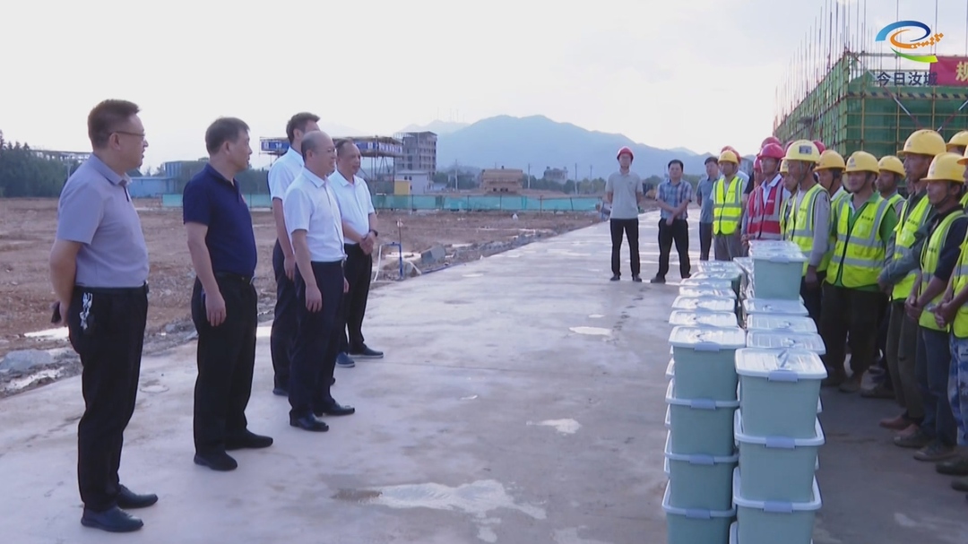 文建军调研钨产业链重点项目并看望一线工人