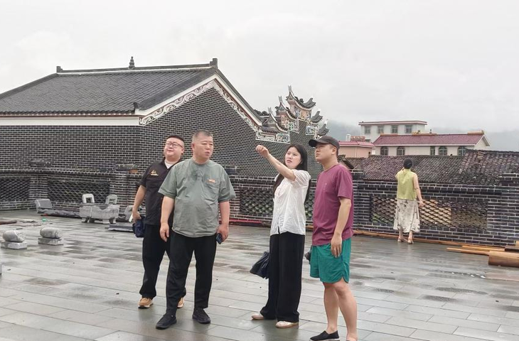执艺术之笔 绘振兴画卷