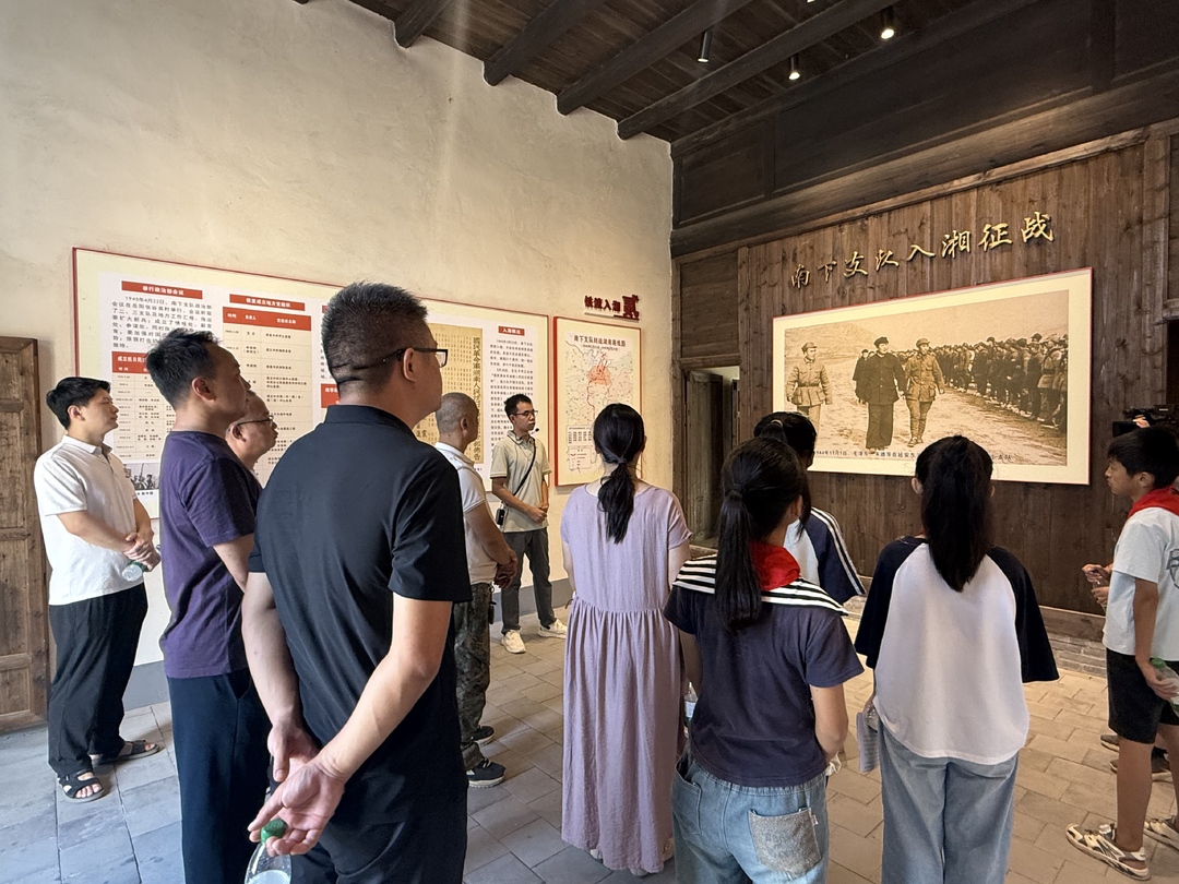 北区苏维埃政府旧址前开“板凳会”：赓续红色血脉 共话老区发展