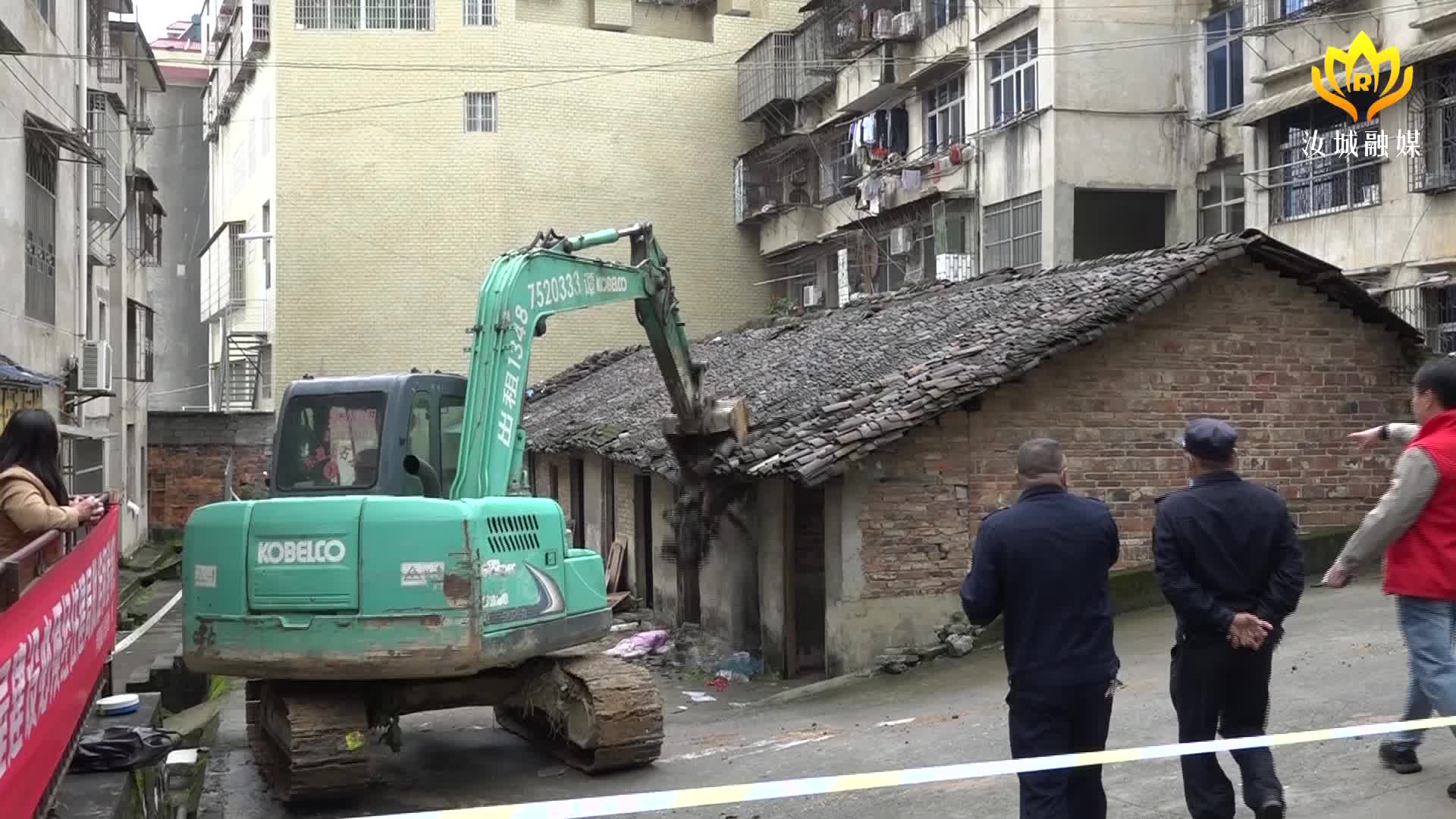 【既有房屋安全隐患排查整治攻坚行动】县水利局老家属区一栋80年代危房被拆除