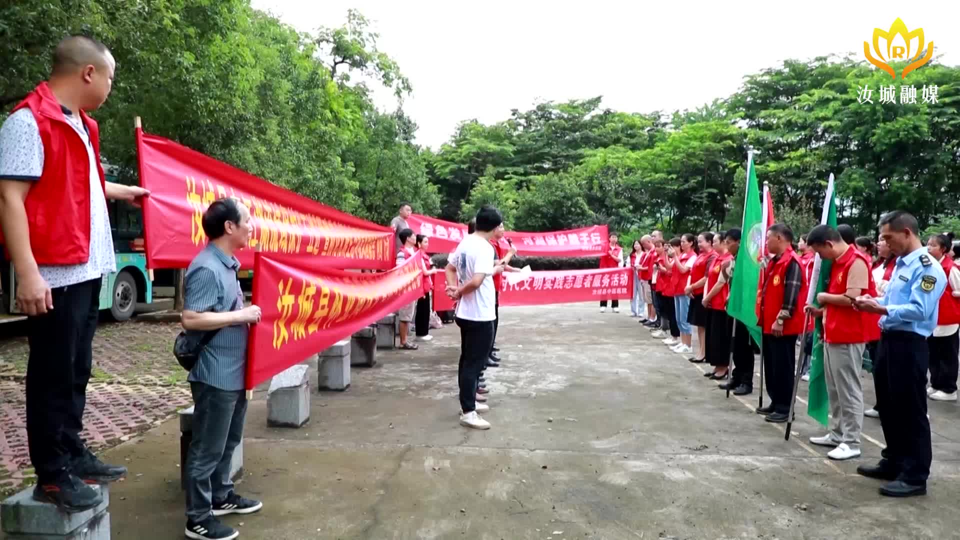 打好“发展六仗”︱我县多部门联合开展生态环境保护宣传活动