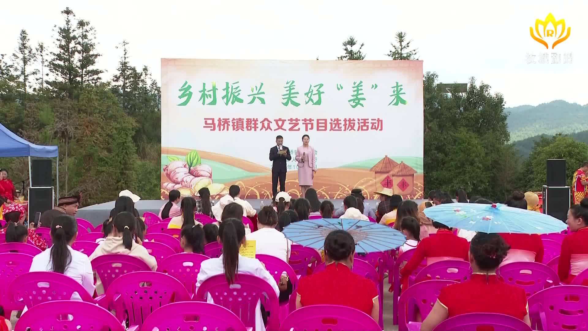 马桥镇:农民登台献艺  畅享丰收喜悦