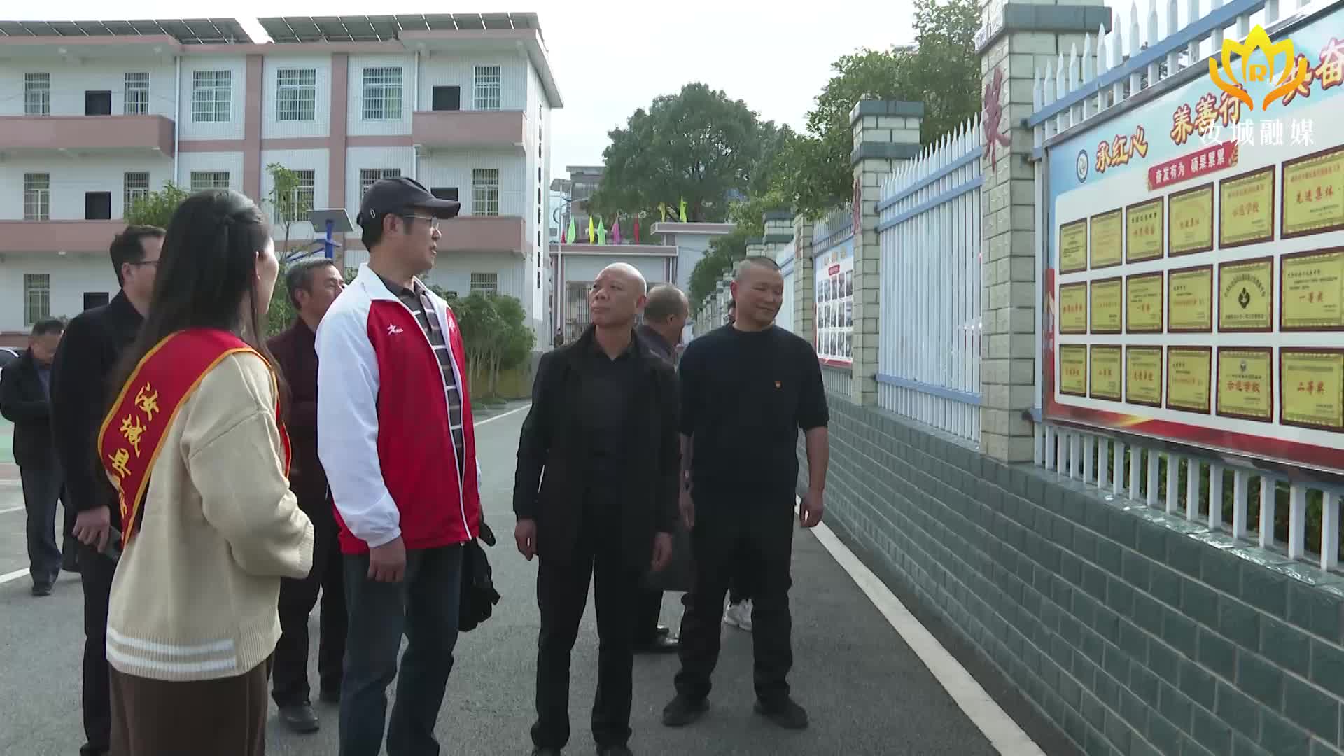 市教育局、教育基金会来我县考核爱心传承项目活动